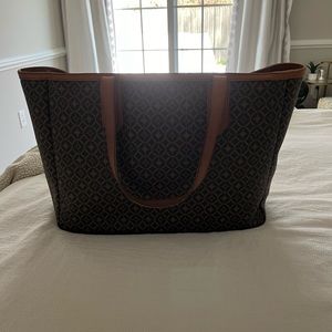 Large Fossil tote. snap closure